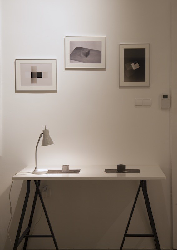 zalavari_effort_to_make_a_cube_dissapear_2015_installation_paper_photograph_chalk_lamp_60x120x35